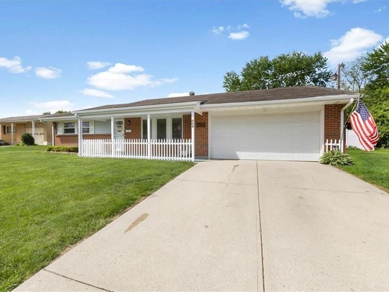 804 Treherne Lane, Englewood, OH 45322 Photo 1