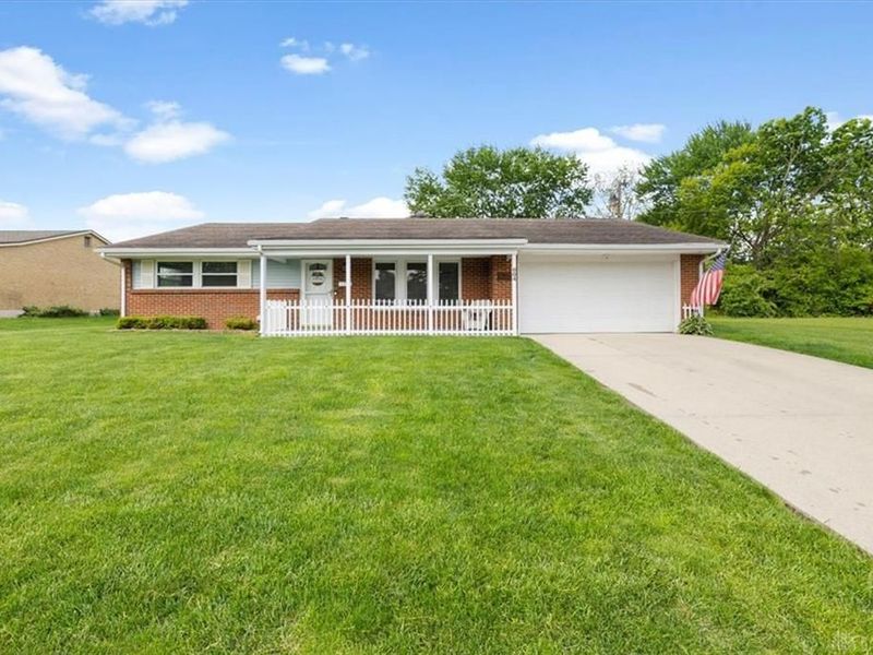 804 Treherne Lane, Englewood, OH 45322 Photo 3