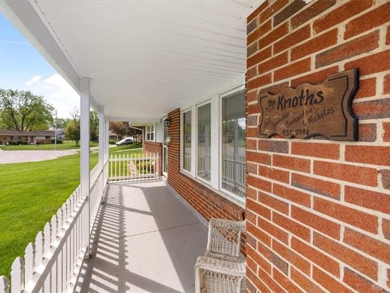 804 Treherne Lane, Englewood, OH 45322 Photo 4