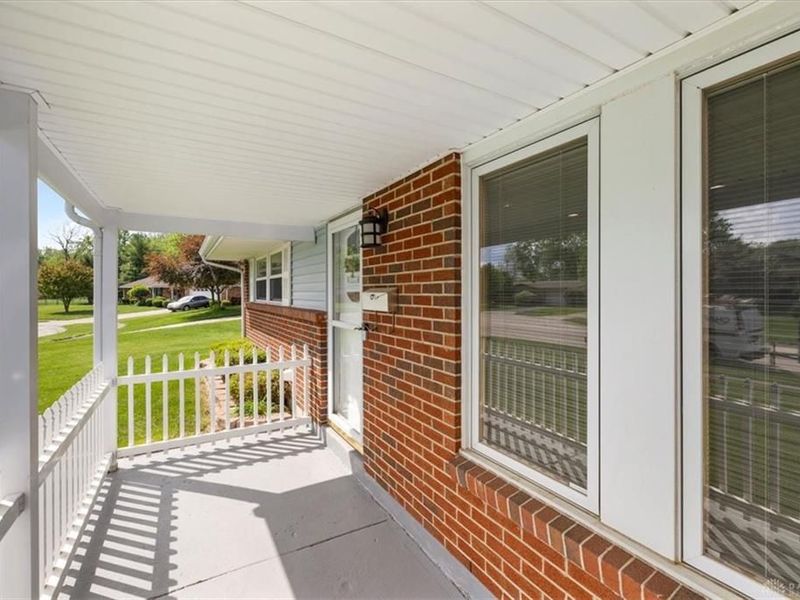 804 Treherne Lane, Englewood, OH 45322 Photo 5