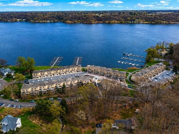 261 Bay Village Drive , Rochester, NY 14609