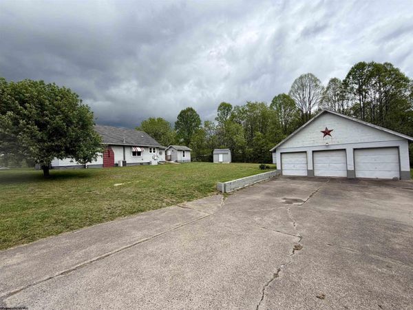 1606 Old Mill Road, Weston, WV 26452