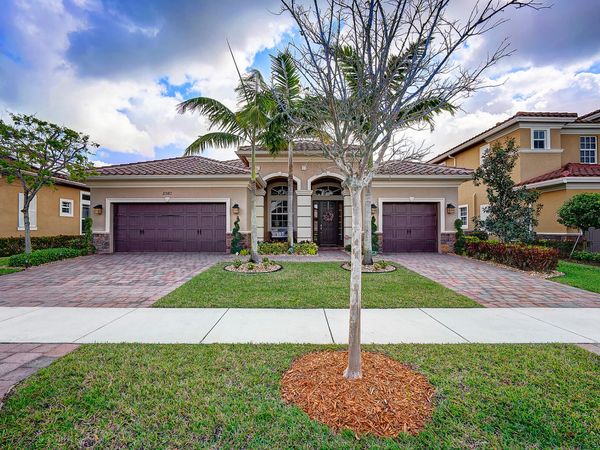 8980 Lakeview Place, Parkland, FL 33076