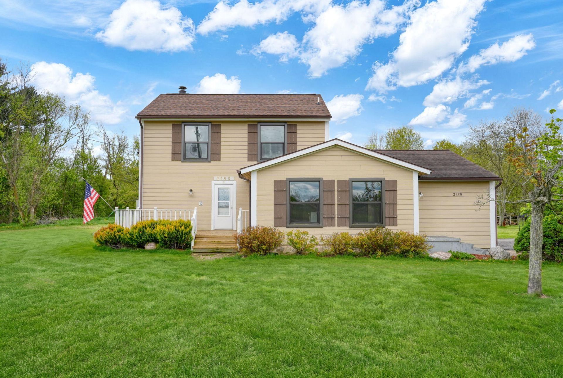 2185 W Barnes Road, Mason, MI 48854 Main Photo