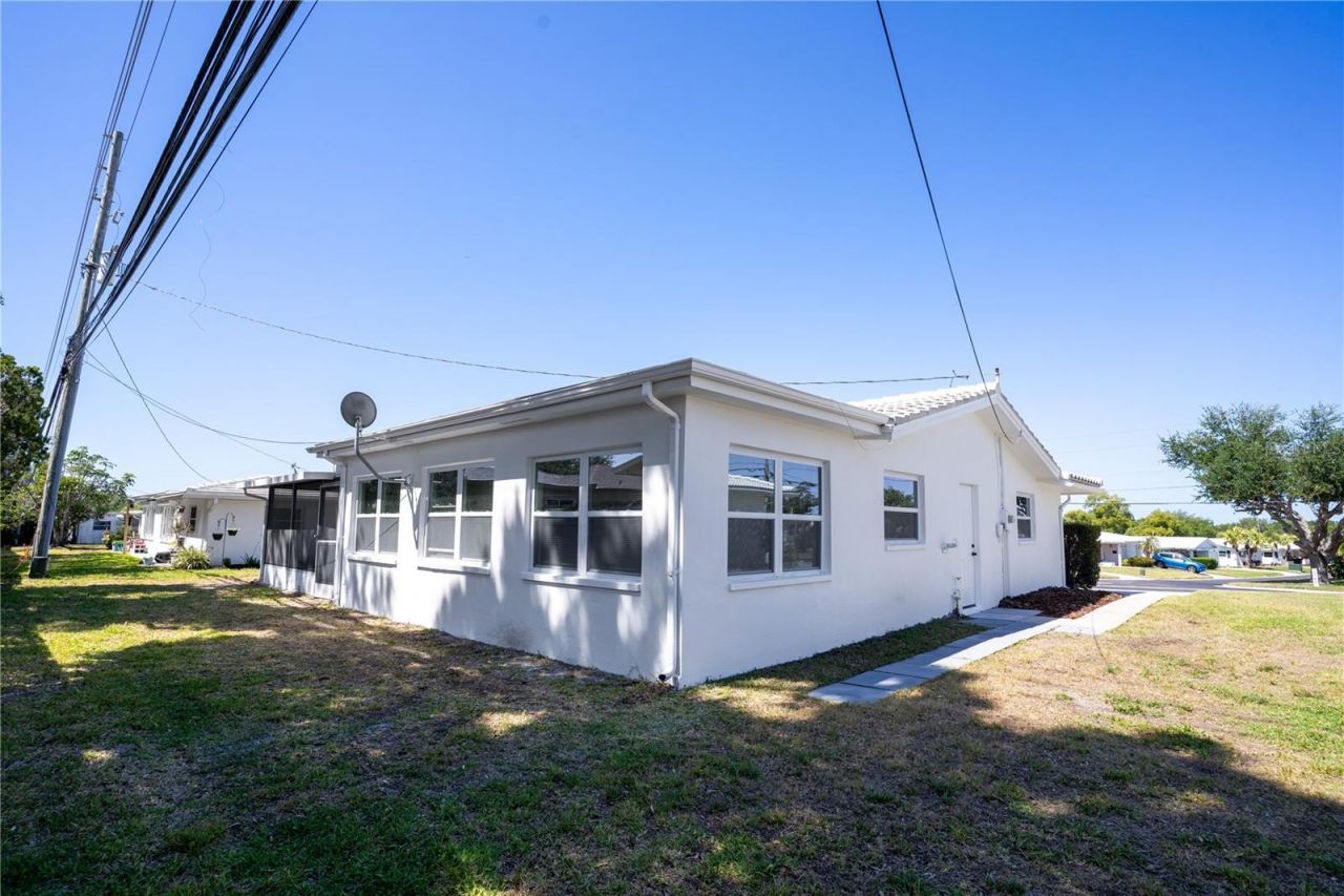 8977 140th Way , Seminole, FL 33776 Photo