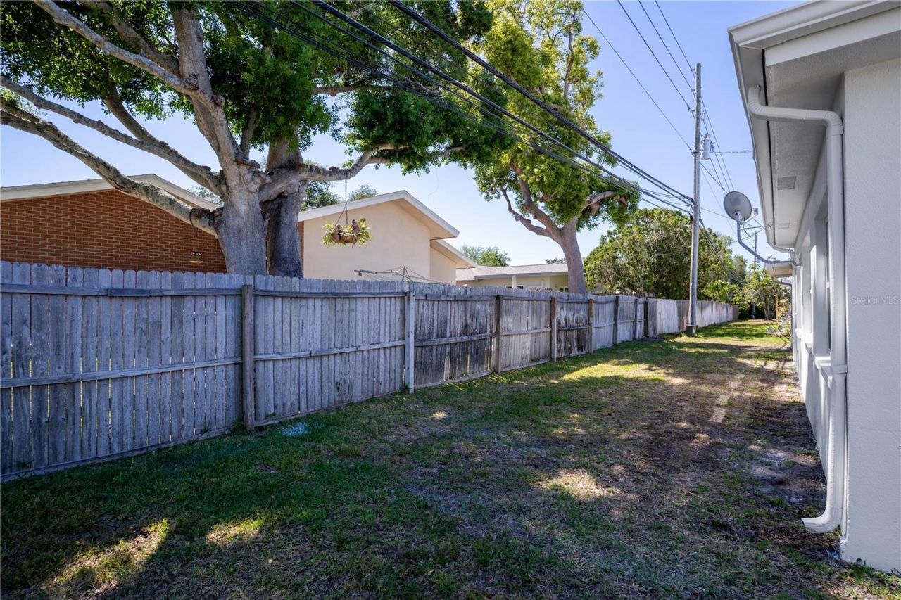 8977 140th Way , Seminole, FL 33776 Photo