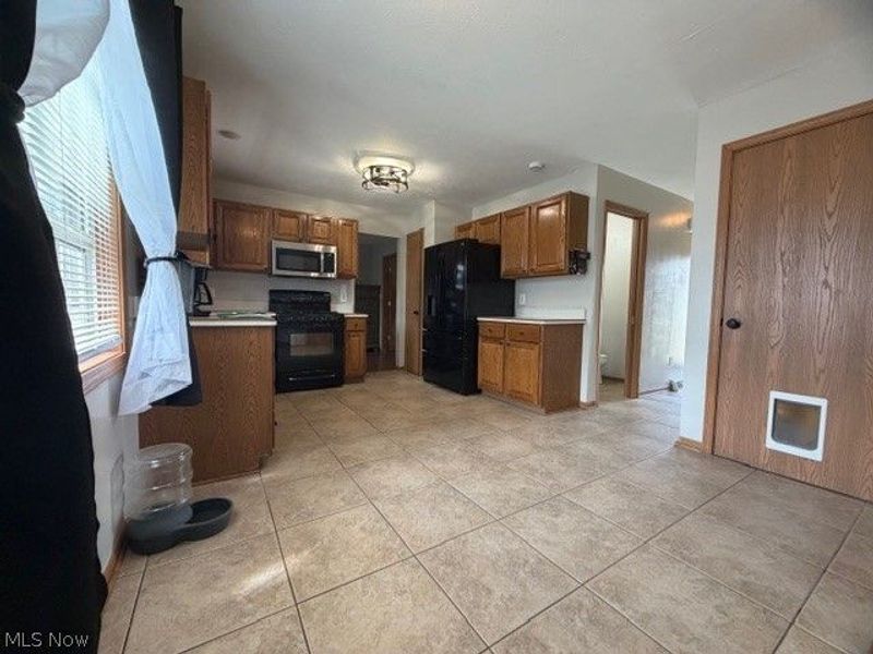 5137 Pine Shadow Court, Mineral Ridge, OH 44440 Photo 3