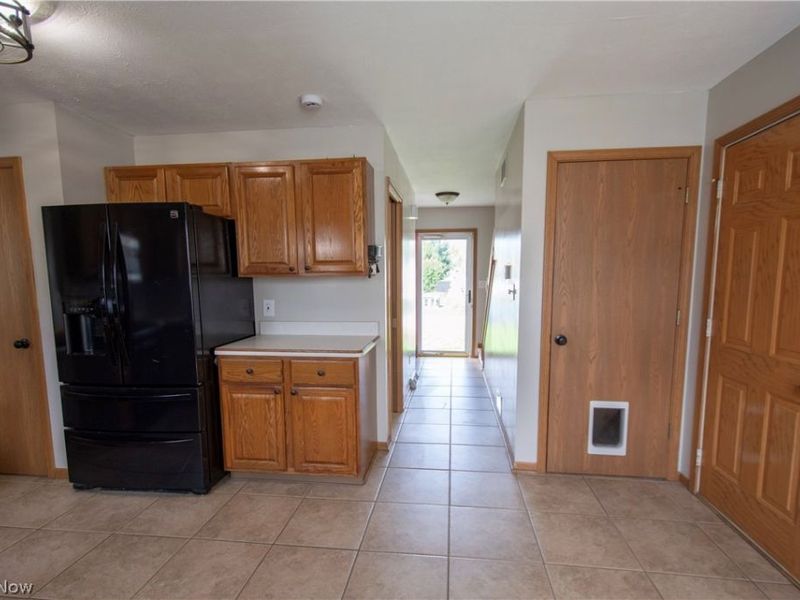 5137 Pine Shadow Court, Mineral Ridge, OH 44440 Photo 4