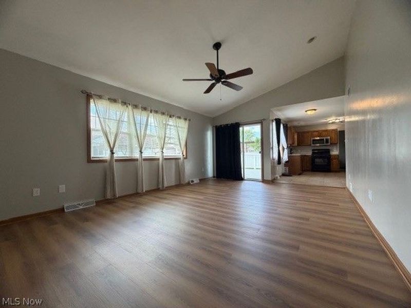 5137 Pine Shadow Court, Mineral Ridge, OH 44440 Photo 5