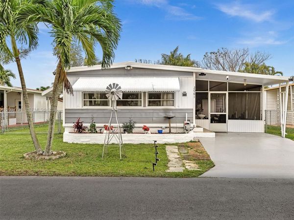 2061 SW 83rd Ave , Davie, FL 33324