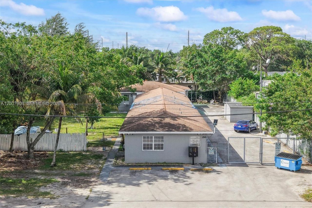 2540 NW 90th St, Miami, FL 33147 Photo