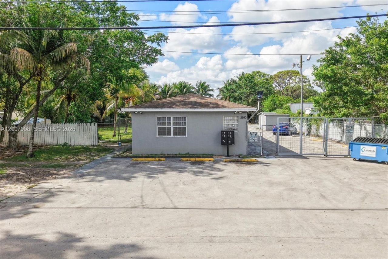 2540 NW 90th St, Miami, FL 33147 Photo
