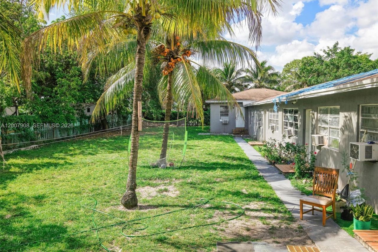 2540 NW 90th St, Miami, FL 33147 Photo