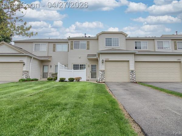 26793 Kirkway Circle, Woodhaven, MI 48183