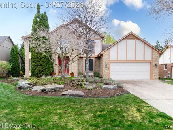 1421 Burhaven Drive, Rochester Hills, MI 48306