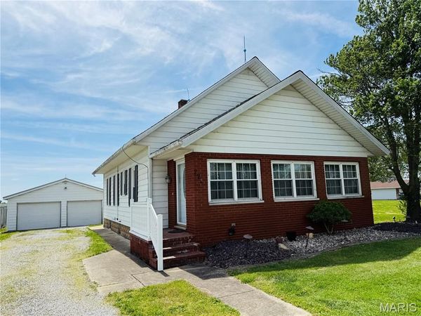 224 W Saint Louis Street , Hoyleton, IL 62803