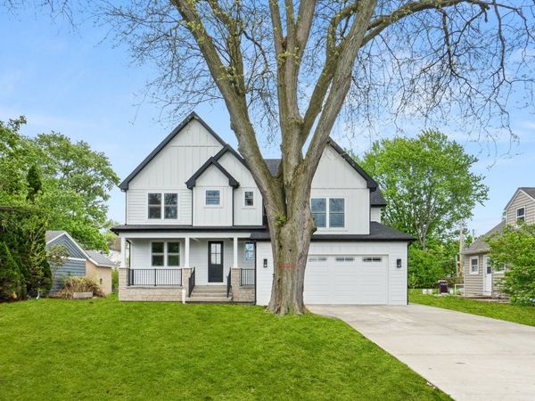 520 N Sleight Street, Naperville, IL 60563