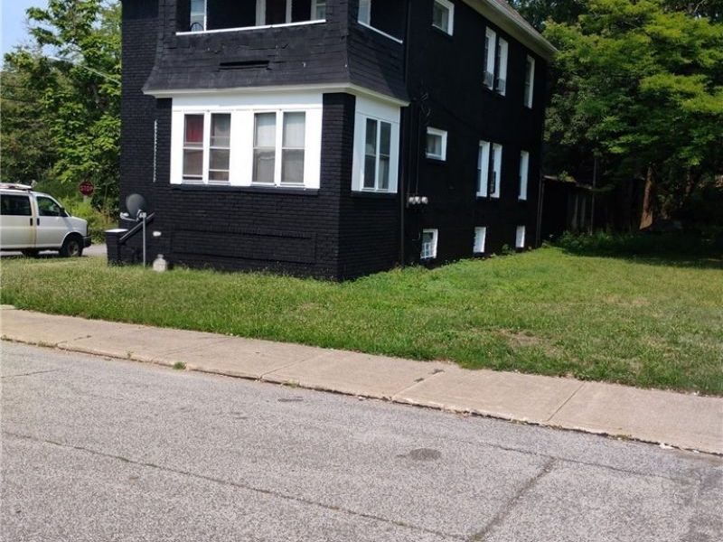 10809 Woodstock Boulevard, Cleveland, OH 44104 Photo 2