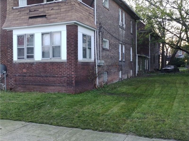 10809 Woodstock Boulevard, Cleveland, OH 44104 Photo 4