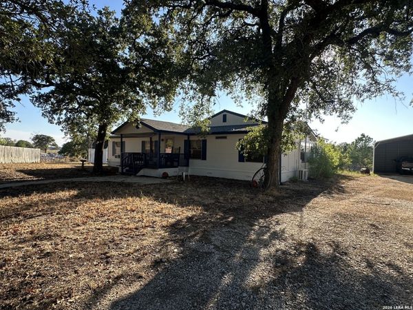 412 Lake, La Vernia, TX 78121