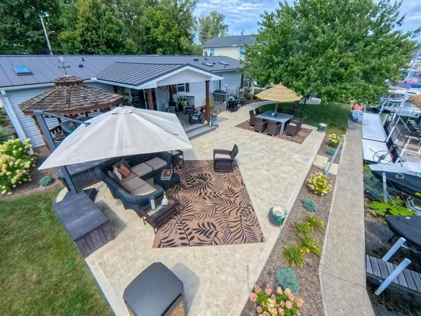 812 S lakeside Drive, Syracuse, IN 46567