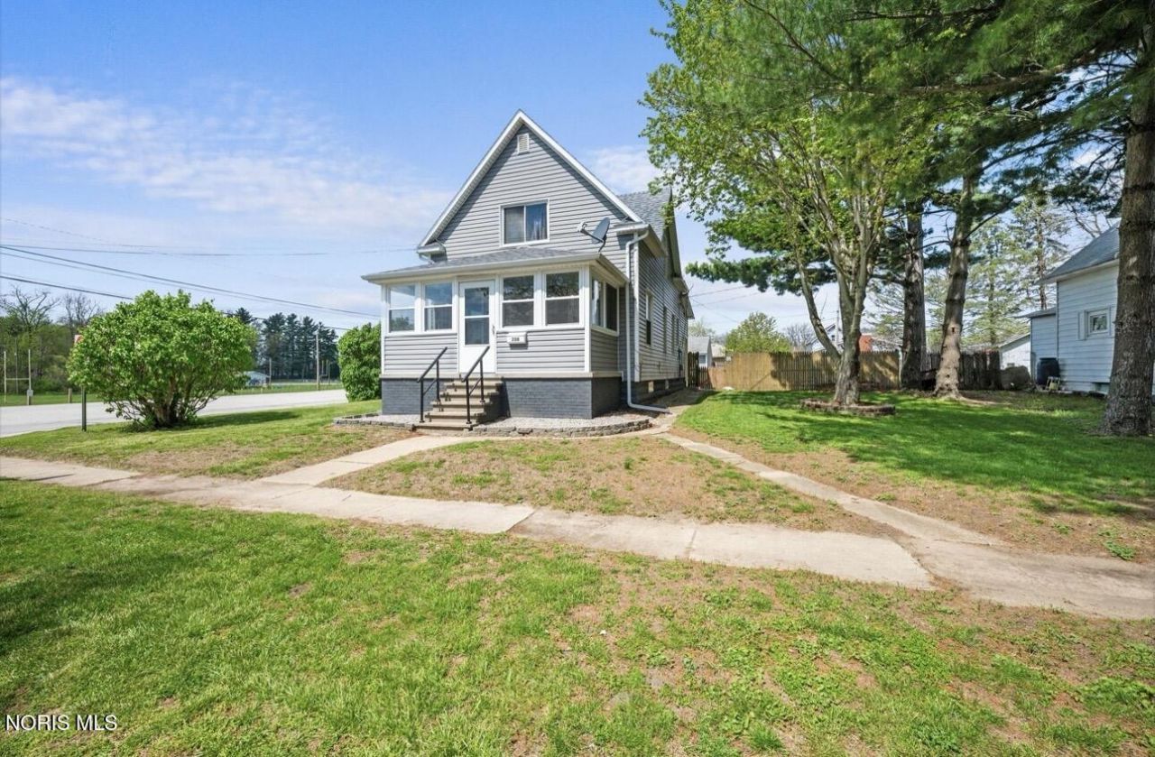 208 Cass Street, Swanton, OH 43558 Main Photo