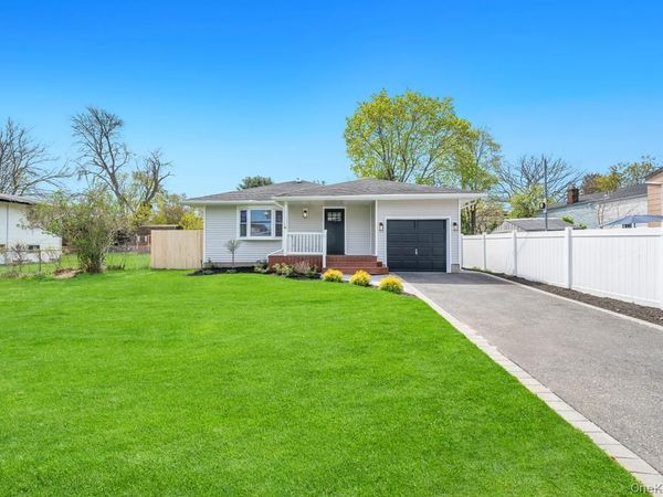 130 Farner Avenue , Selden, NY 11784