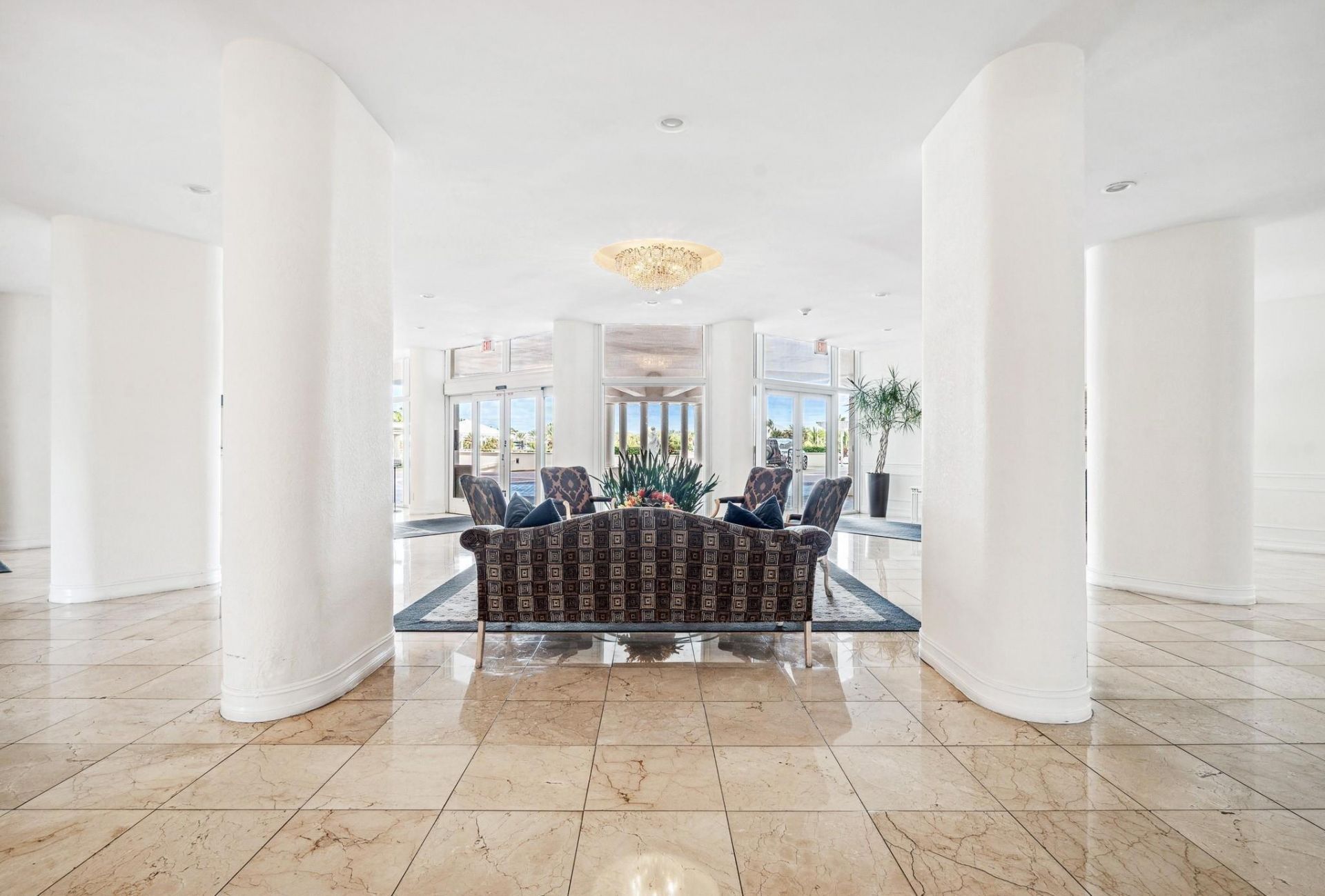 1 Las Olas Circle, Unit 1211, Fort Lauderdale, FL 33316 Photo