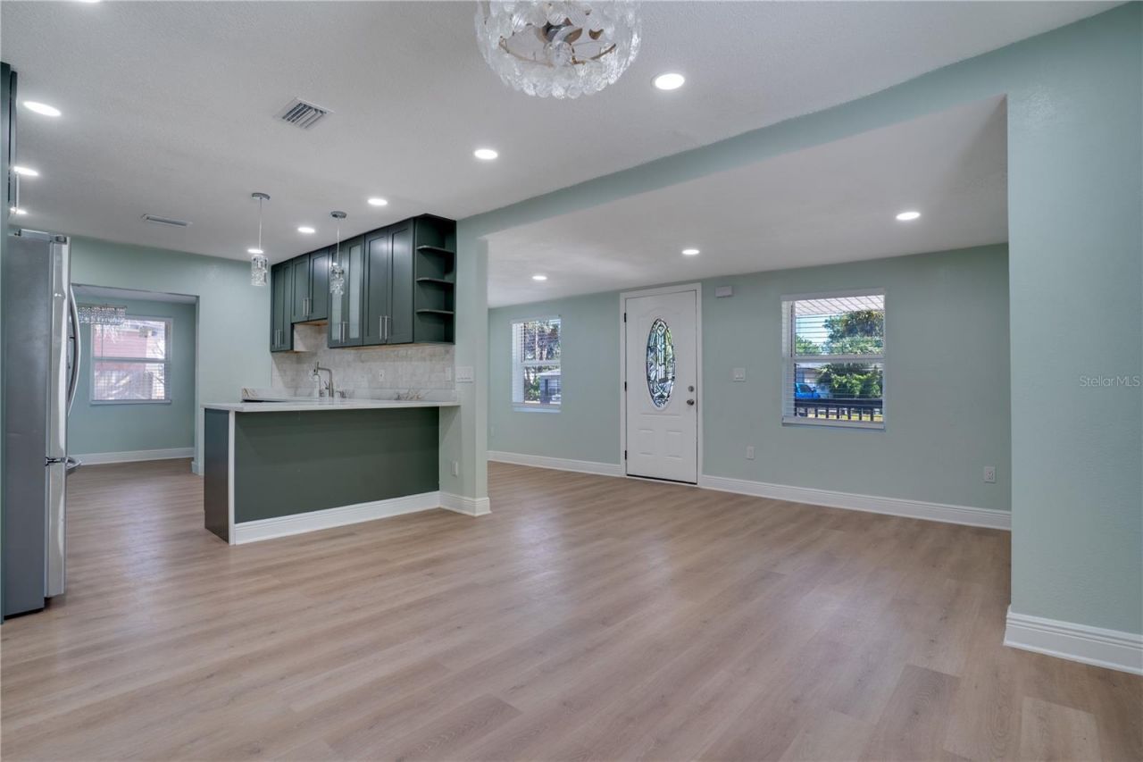 4029 13th Avenue S, Saint Petersburg, FL 33711 Photo