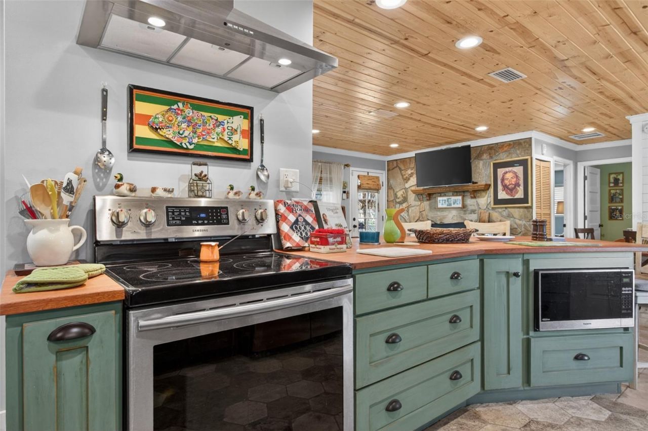 137 & 135 Riverside Drive , Satsuma, FL 32189 Photo