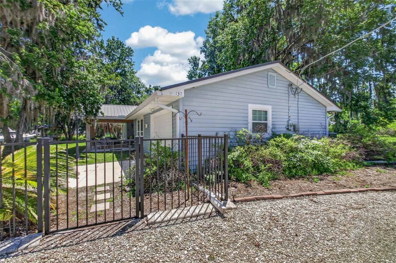 137 & 135 Riverside Drive , Satsuma, FL 32189 Photo