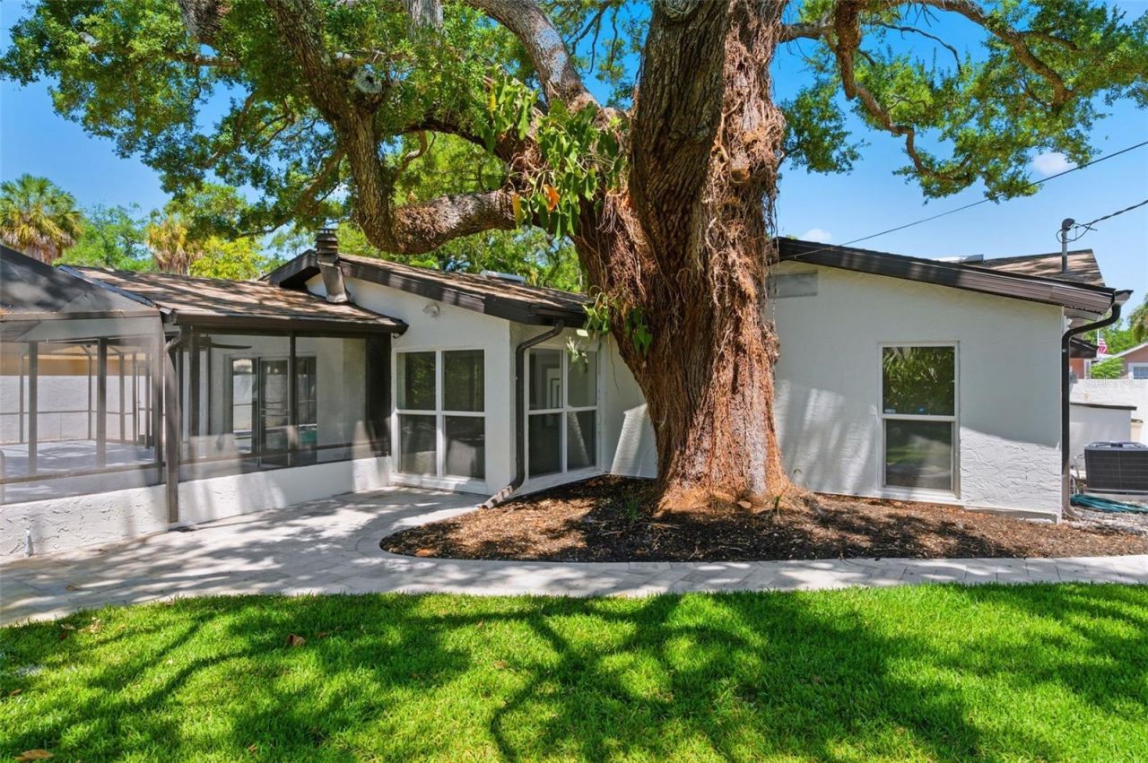 8326 40th Place N, Saint Petersburg, FL 33709 Photo