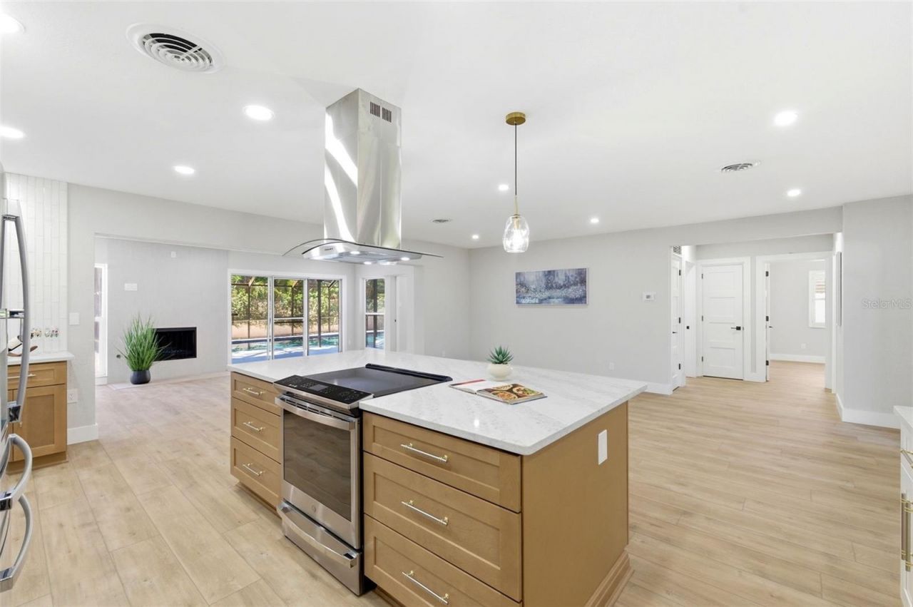 8326 40th Place N, Saint Petersburg, FL 33709 Photo