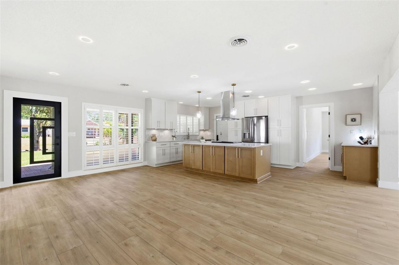 8326 40th Place N, Saint Petersburg, FL 33709 Photo