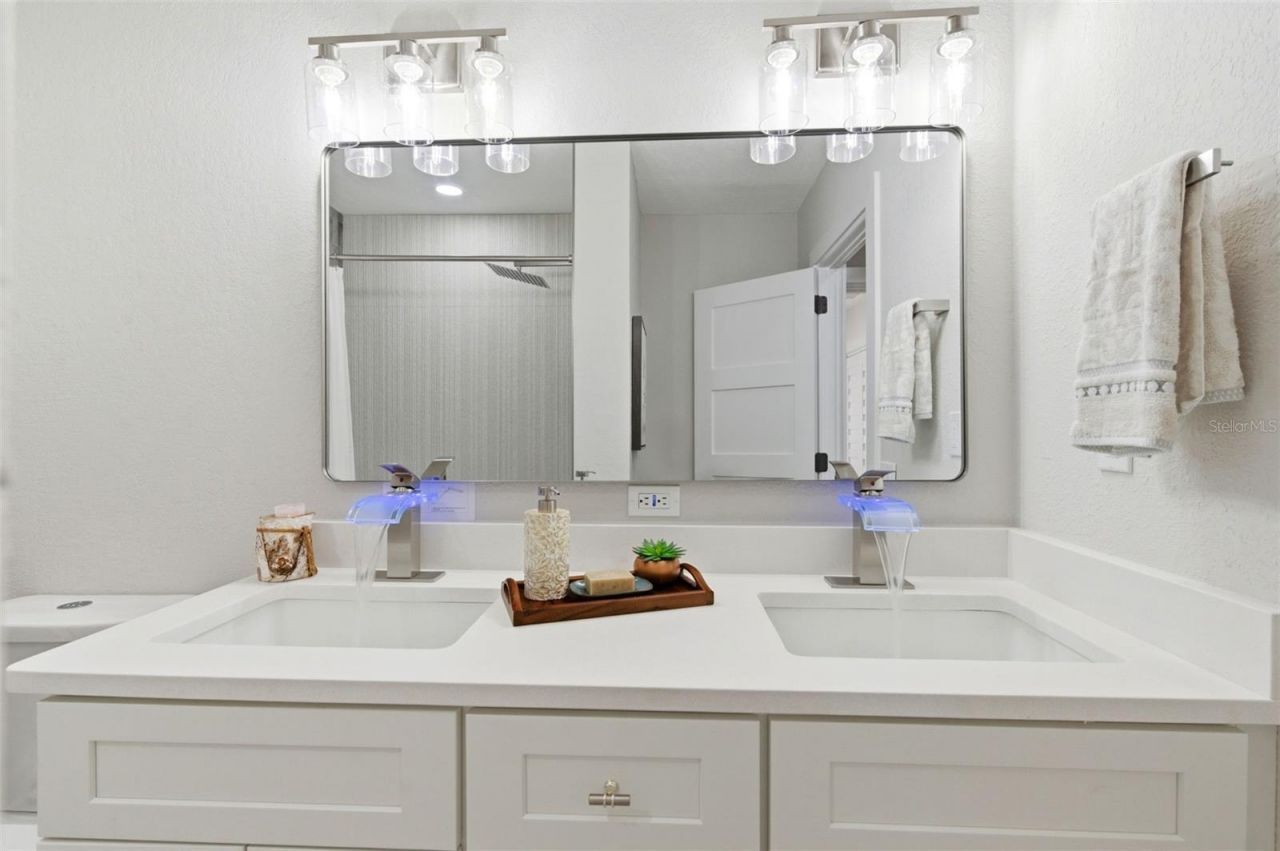 8326 40th Place N, Saint Petersburg, FL 33709 Photo