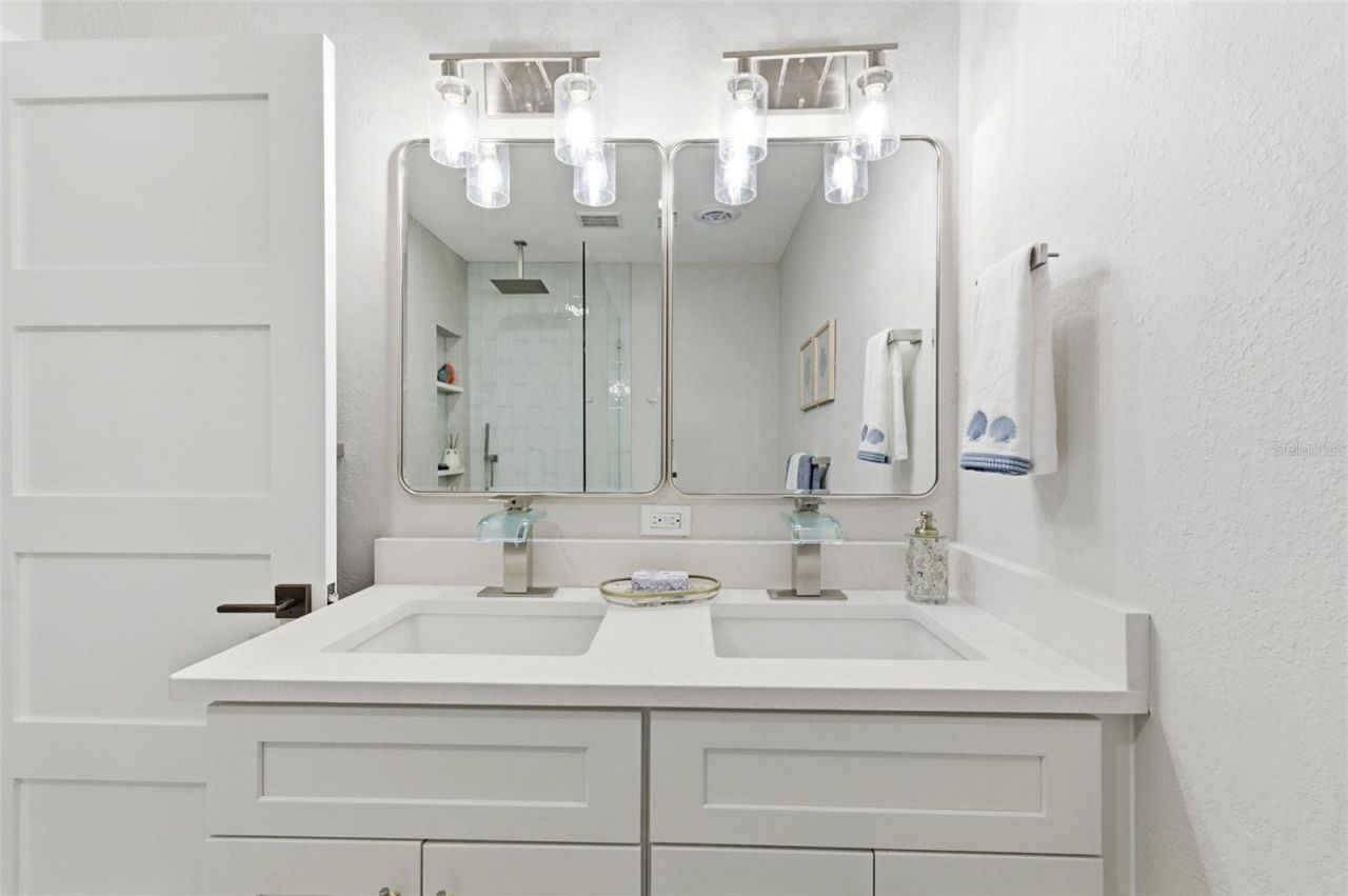 8326 40th Place N, Saint Petersburg, FL 33709 Photo