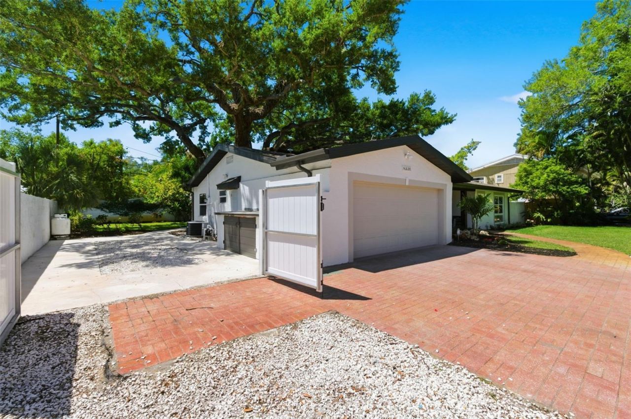 8326 40th Place N, Saint Petersburg, FL 33709 Photo
