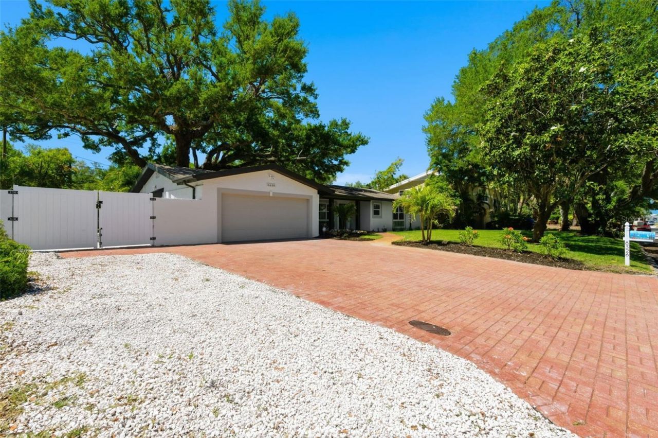 8326 40th Place N, Saint Petersburg, FL 33709 Photo