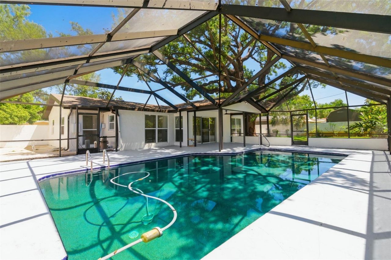 8326 40th Place N, Saint Petersburg, FL 33709 Photo