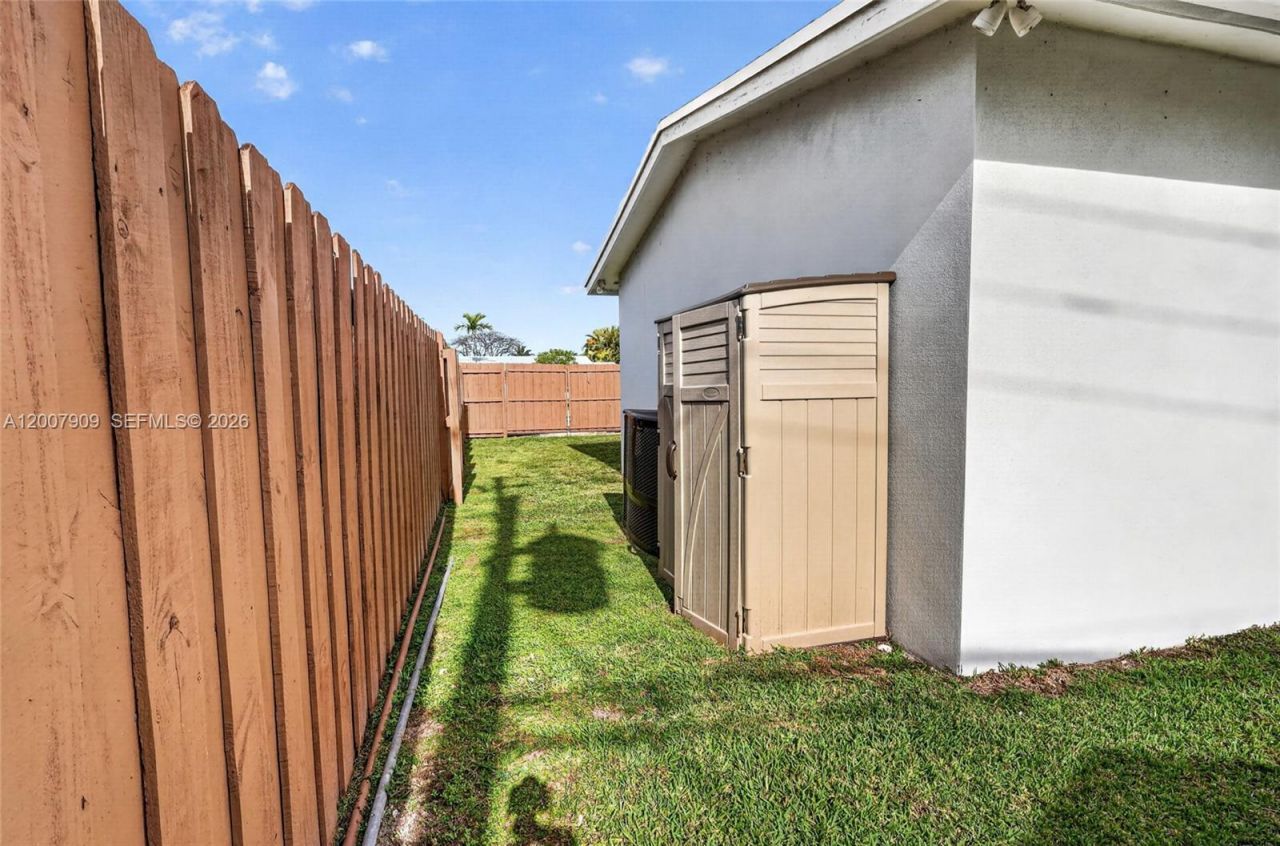 4865 SW 94th Ave , Miami, FL 33165 Photo
