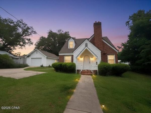 4392 Kelly Avenue , Marianna, FL 32446