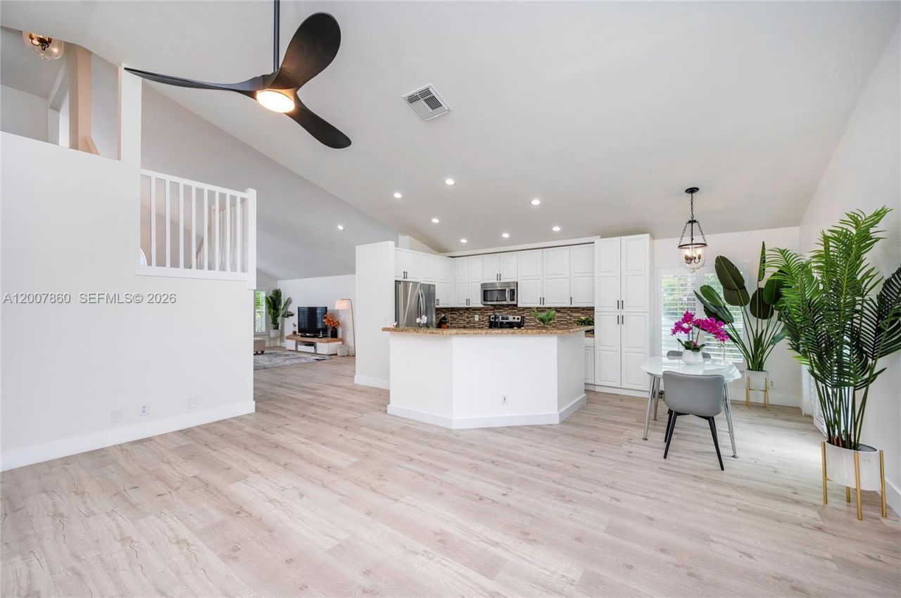 1381 NW 144th Ave, Pembroke Pines, FL 33028 Photo