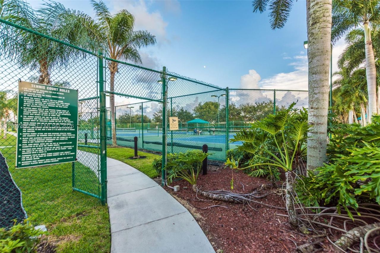 1381 NW 144th Ave, Pembroke Pines, FL 33028 Photo