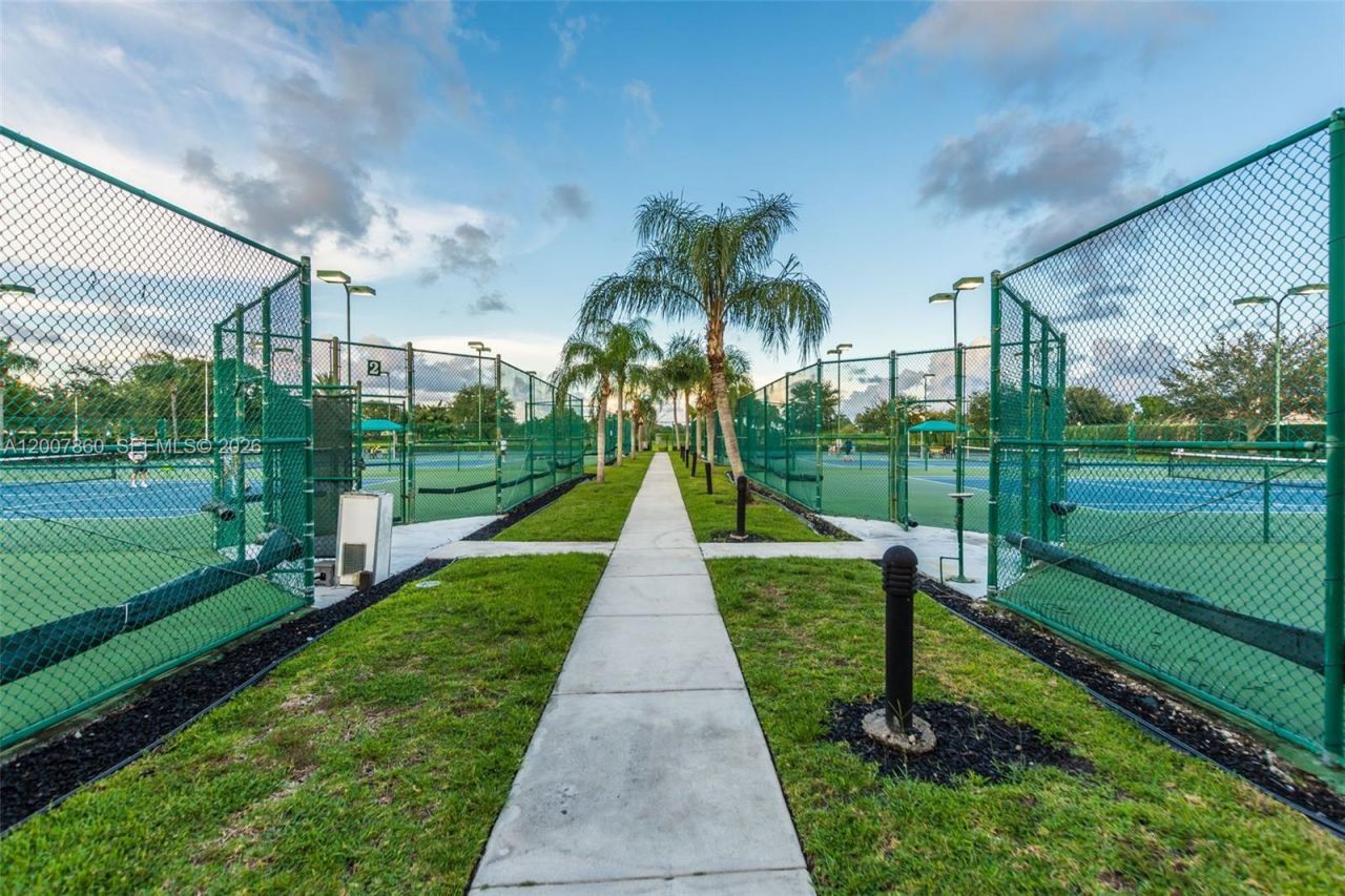 1381 NW 144th Ave, Pembroke Pines, FL 33028 Photo
