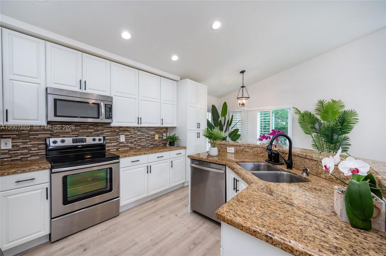 1381 NW 144th Ave, Pembroke Pines, FL 33028 Photo