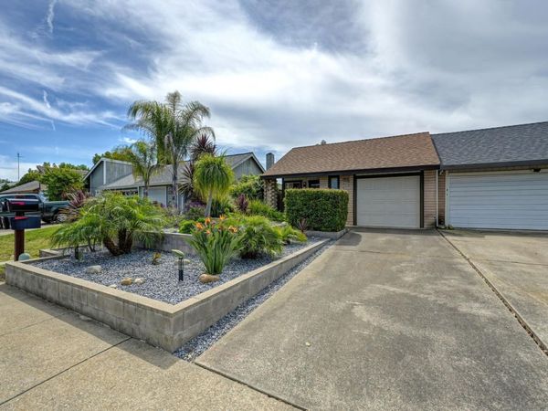 10712 Sterling Wood Way, Rancho Cordova, CA 95670