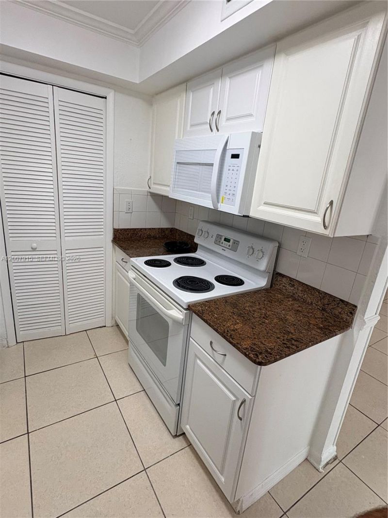17600 NW 68th Ave, Unit B2004, Hialeah, FL 33015 Photo