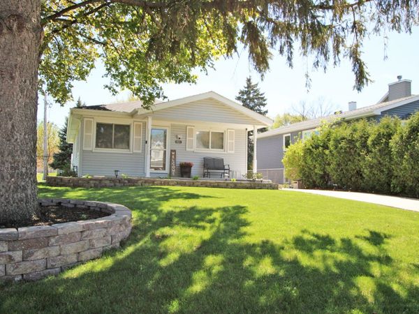 921 Country Club Road , Lake Zurich, IL 60047