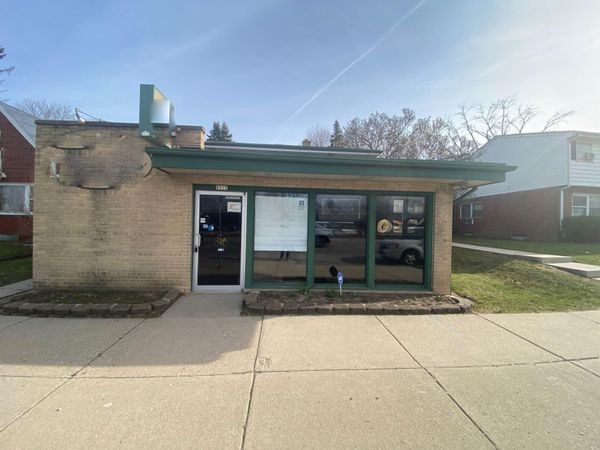 8515 W Hampton Ave, Milwaukee, WI 53225