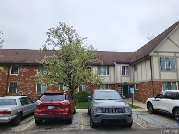 30256 Southfield Road, Southfield, MI 48076